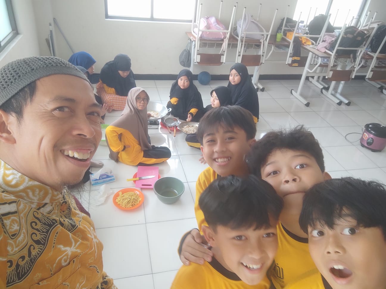 SDIT Firdaus Gelar Cooking Class Serentak, Kelas 5 Olah Nasi Gurih hingga Es Jeruk untuk Perkuat Karakter TEGAS